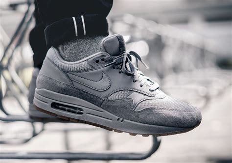 nike air max 1 grey